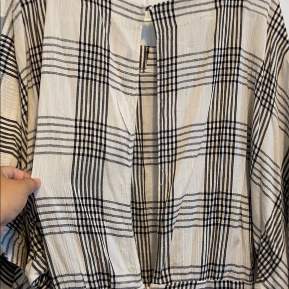 CUTE Woven dress shoulder slits and open back!! - Picture 3 of 6